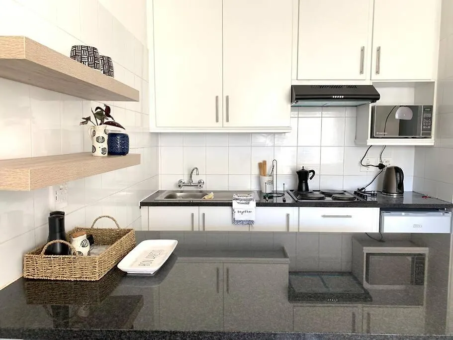 Modern 1-Bedroom In Vibey Sea Point, Cape Town 0*,