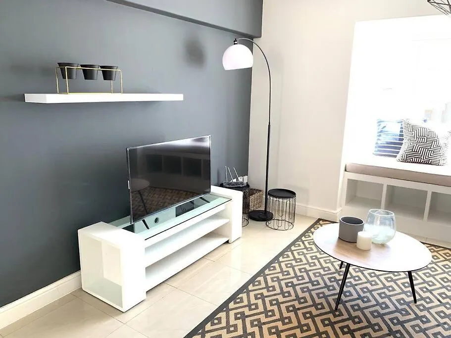 Apartment Modern 1-Bedroom In Vibey Sea Point, Cape Town